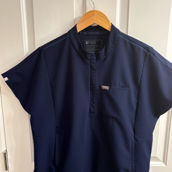 Figs Women's Navy Montex Scrub Top Large - Picture 3 of 14